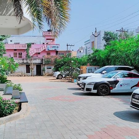 Aparthotel Pine Tree Kanchipuram Esterno foto