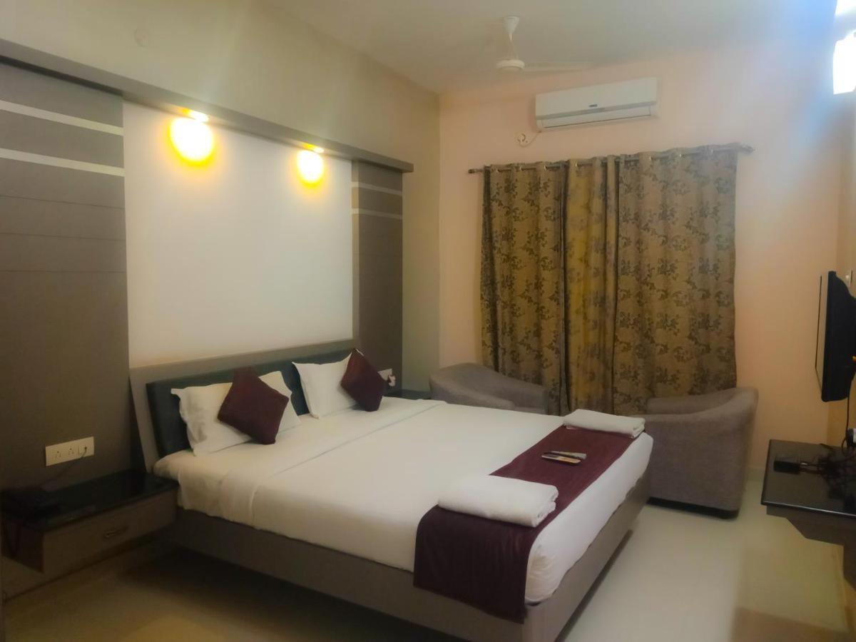 Aparthotel Pine Tree Kanchipuram Esterno foto